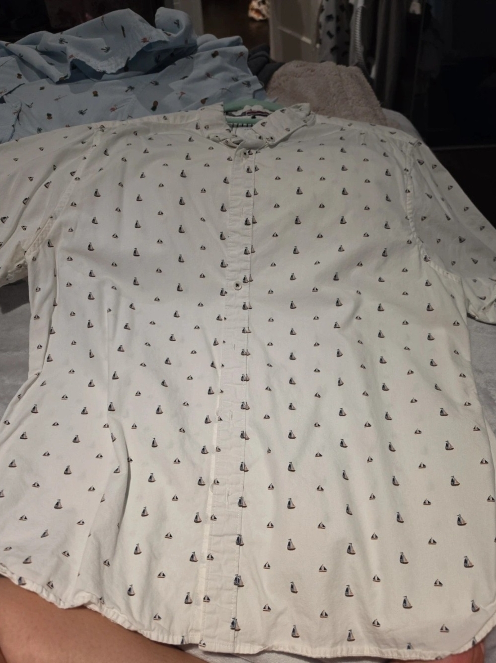 Cactus White Short-Sleeve Button-Down Shirt with Navy Sailboat Print